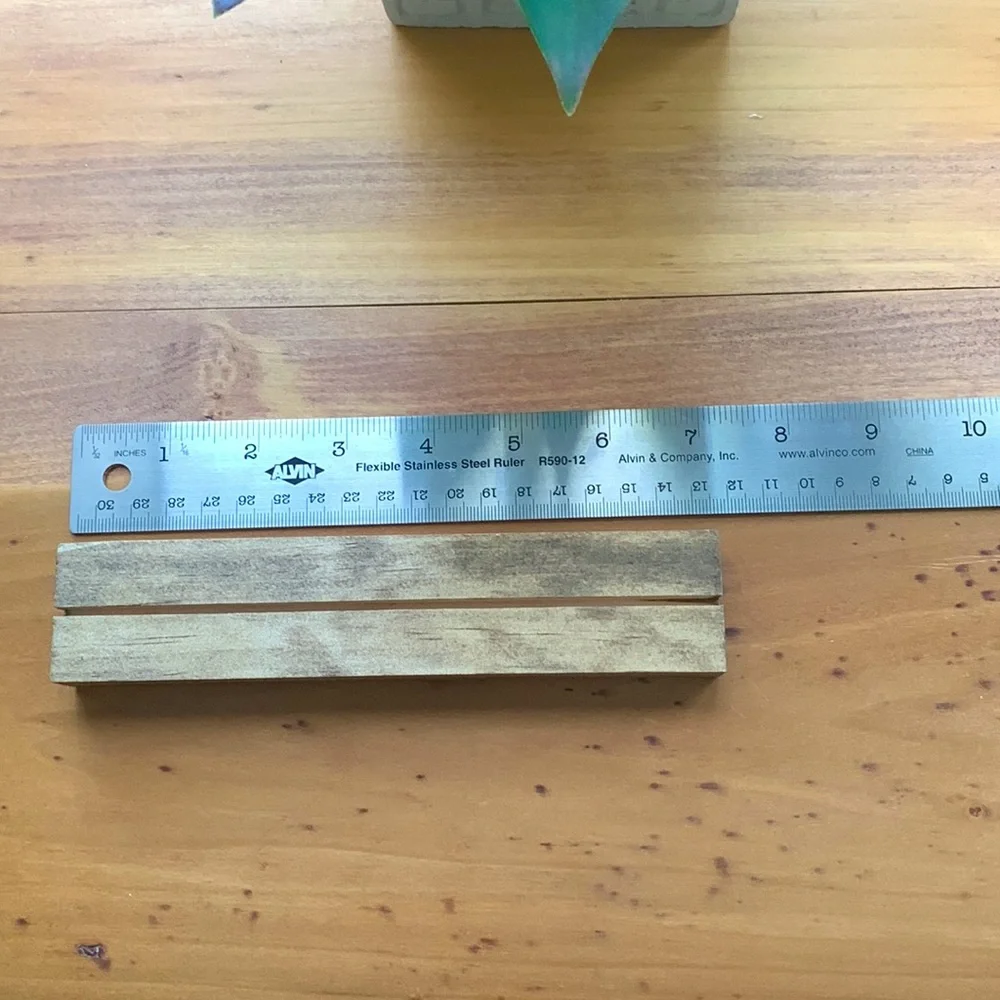 🌿Solid wood table card holders. Set of 4. Various sizes.